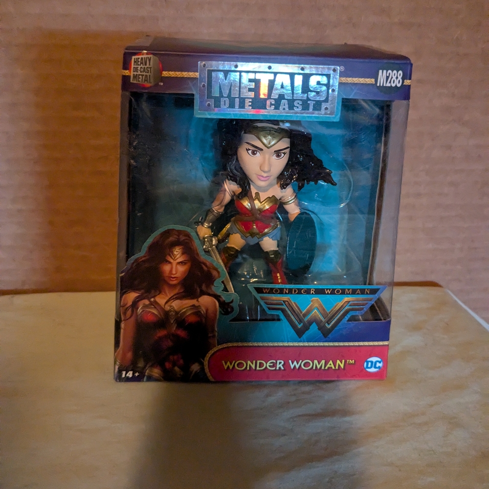 Wonder Woman Die-Cast Figure NIB